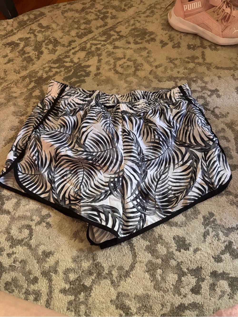 Xersion Black and White Tropical Print Athletic Shorts women size large